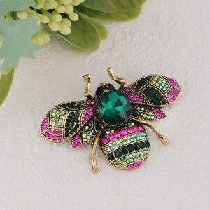 NWOT Crystal Rhinestone Bee Brooch Pin 2”x1.5”